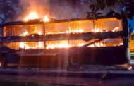দাঁড়িয়ে থাকা গাড়িতে ধাক্কা দিয়ে পুড়ে ছাই স্লিপার বাস