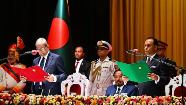 রাষ্ট্রপতির শপথ নিলেন মির্জা ফখরুল ইসলাম আলমগীর