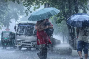 ৩৬ ঘণ্টার মধ্যে দফায় দফায় বৃষ্টির আভাস