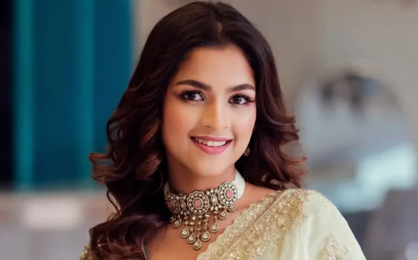 অশিক্ষিত, চাঁদাবাজ দিয়ে দেশটা ভরে গেছে : সাদিয়া আয়মান