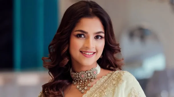 অশিক্ষিত, চাঁদাবাজ দিয়ে দেশটা ভরে গেছে : সাদিয়া আয়মান