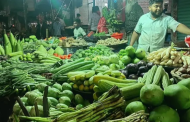জ্বালানি তেলের দাম বাড়ায় চড়া সবজির বাজার