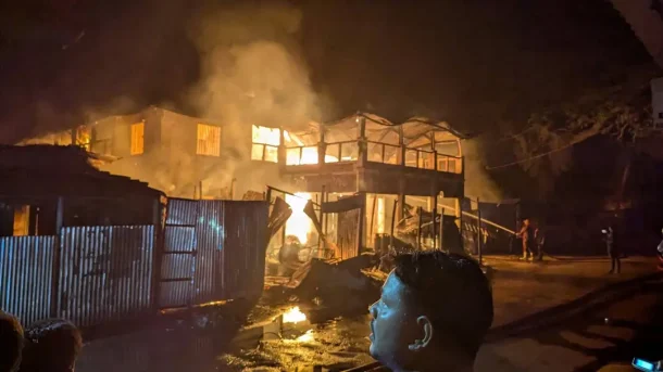 ঝলমল সিনেমা হলে ভয়াবহ আগুন, পুড়ল ২০ দোকান