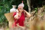 পাহাড়ের ‘দুর্গা’ অর্ষা, নারীর শক্তি ও সংগ্রামের চিত্রে ছড়ালেন মুগ্ধতা