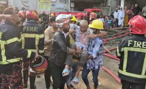 গাজীপুরে পোশাক কারখানায় আগুন, অসুস্থ ৭০ শ্রমিককে উদ্ধার