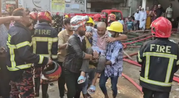 গাজীপুরে পোশাক কারখানায় আগুন, অসুস্থ ৭০ শ্রমিককে উদ্ধার